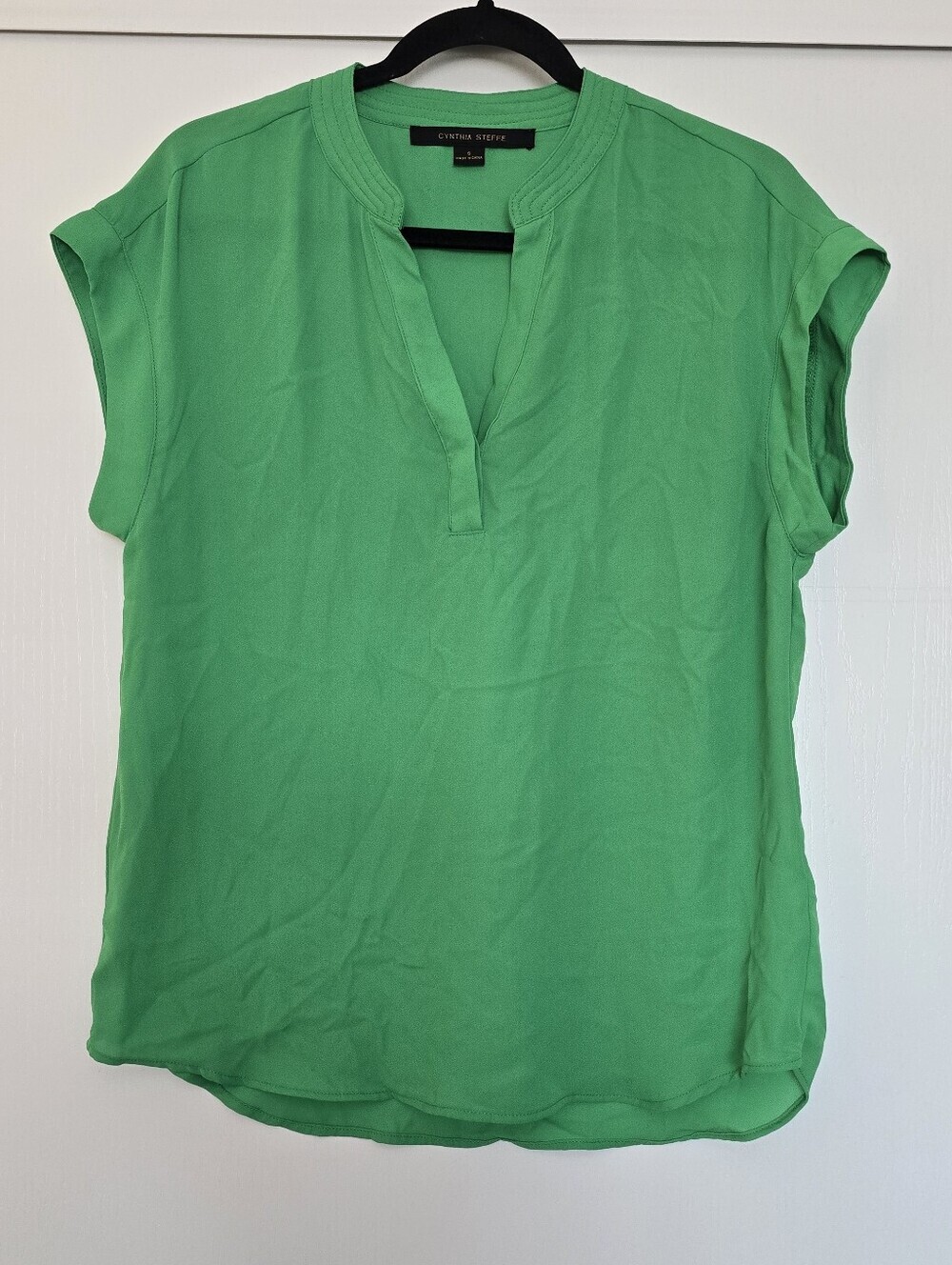 Cynthia Steffe - Green Split V-Neck Blouse Cap-Sleeve Top